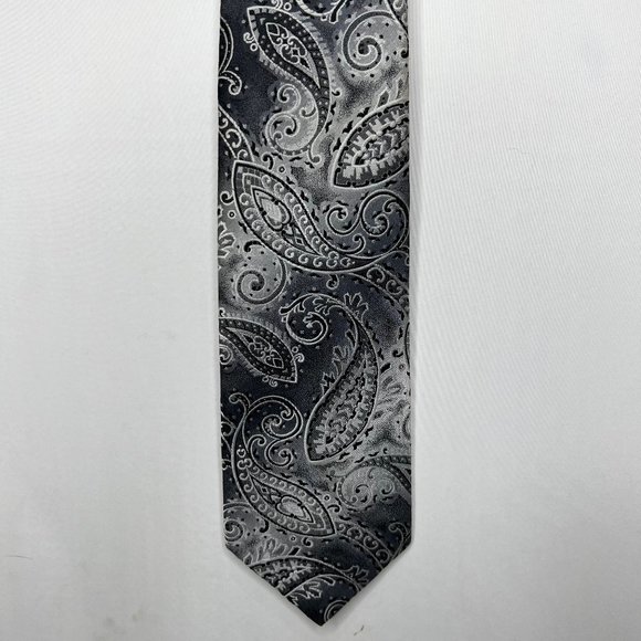 Vintage Dugout Men’s Necktie 3 ½” Union, NJ Gray Silver Black Paisley Short - Picture 1 of 11